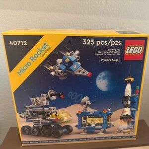 LEGO Micro Rocket Launchpad Set - Blue, White, Yellow